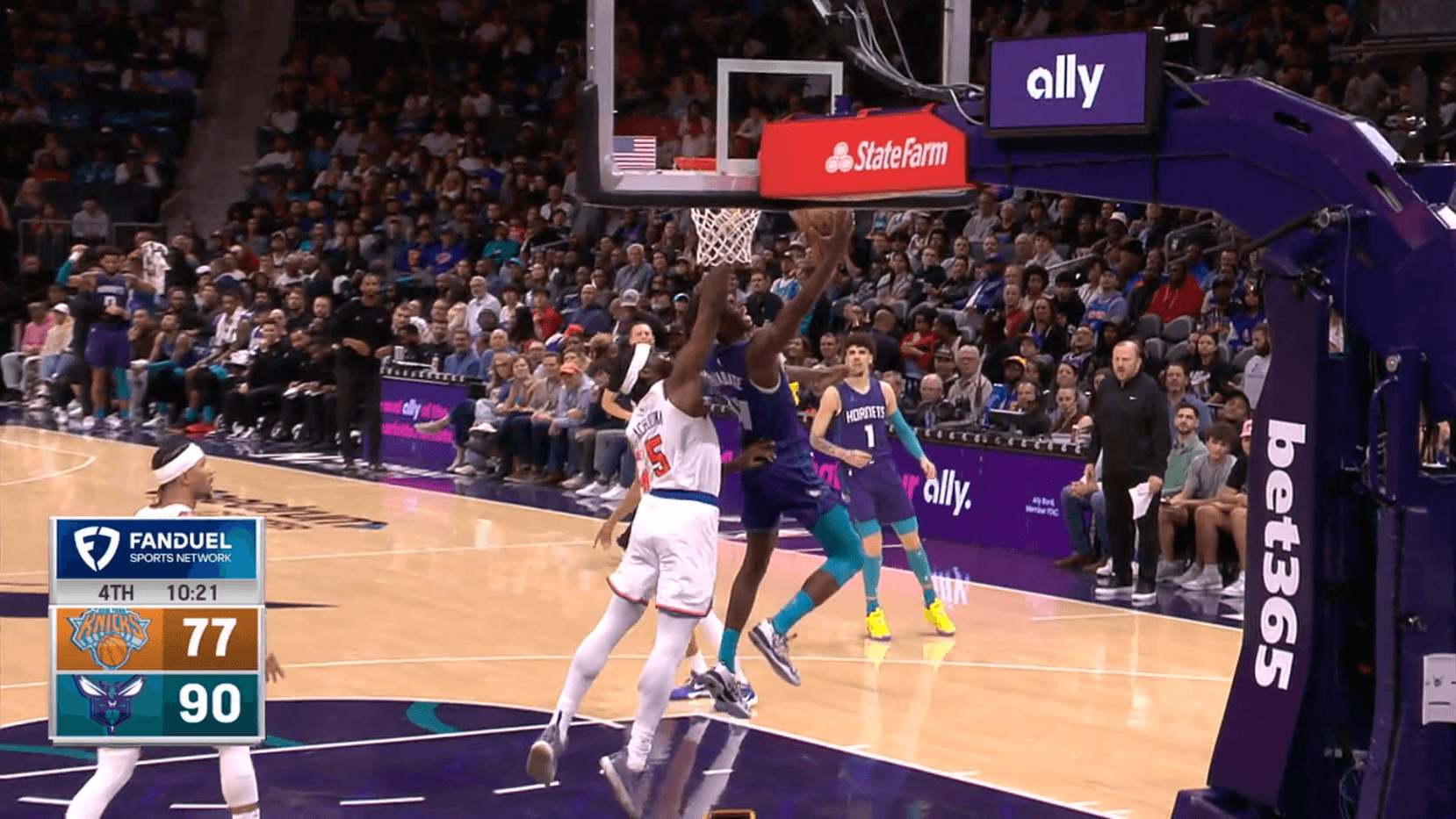 Moussa Diabaté se distingue face aux Knicks sous les yeux de Boris Diaw