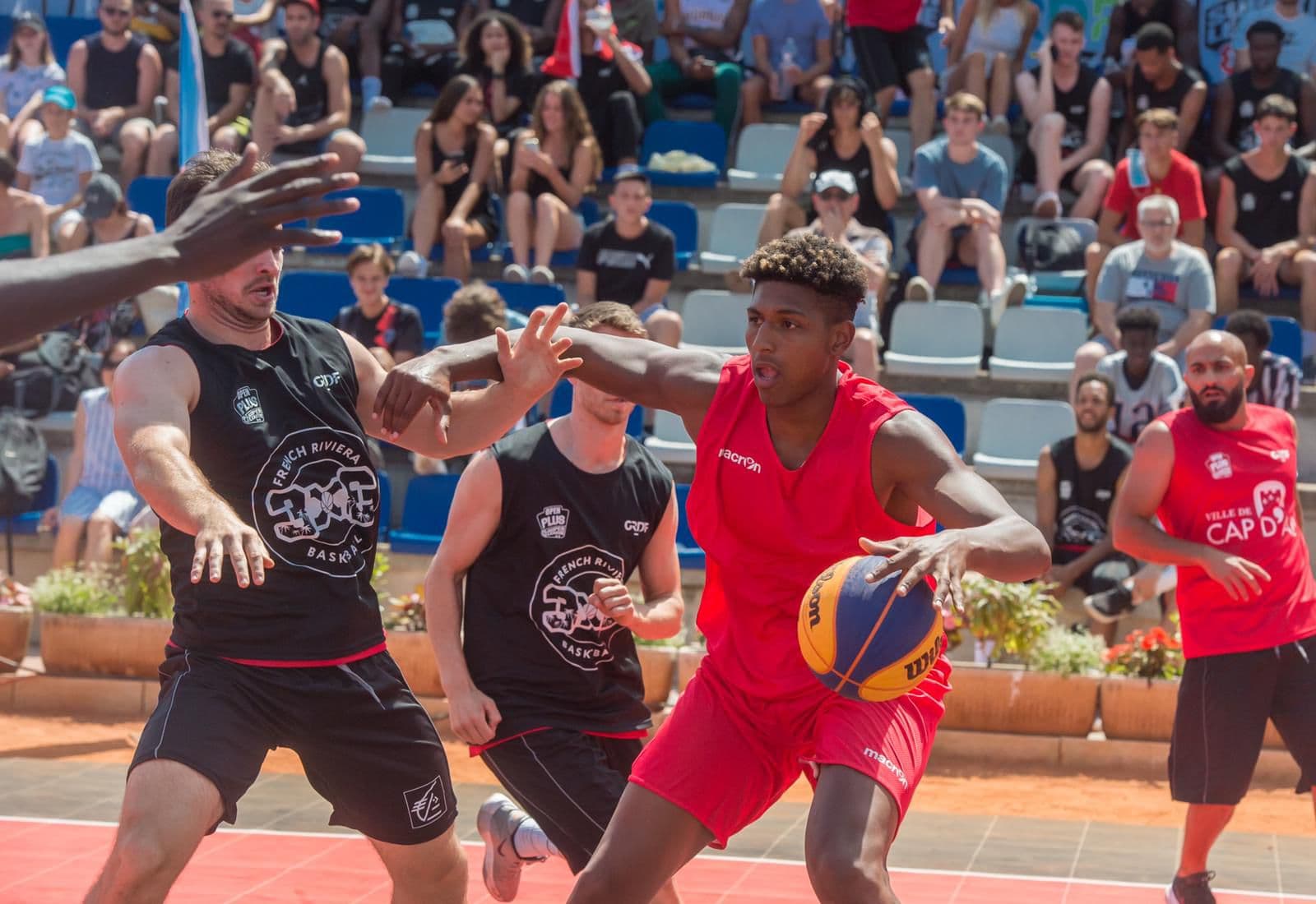 Orchies engage Moussa Mayaki