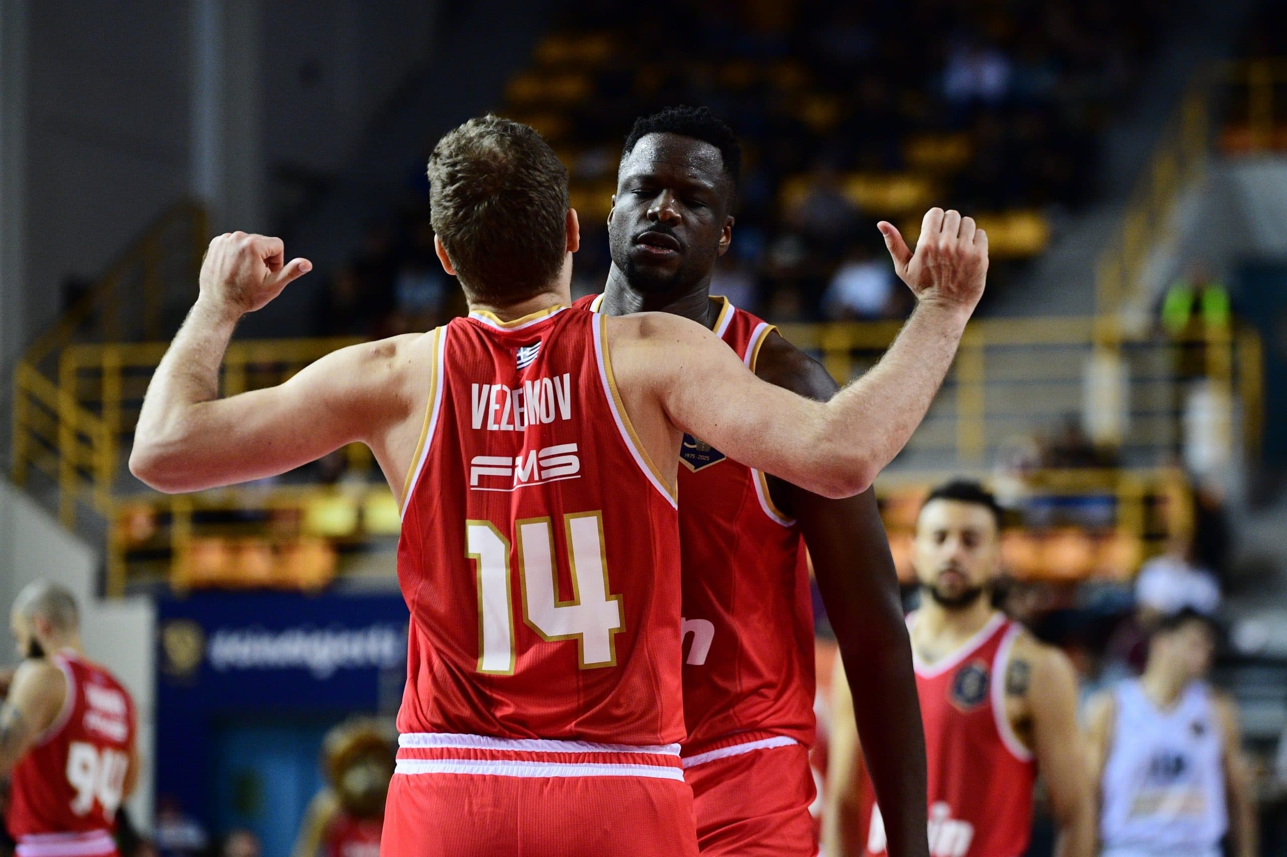 Evan Fournier et Moustapha Fall en finale de la Coupe de Grèce avec l’Olympiakos