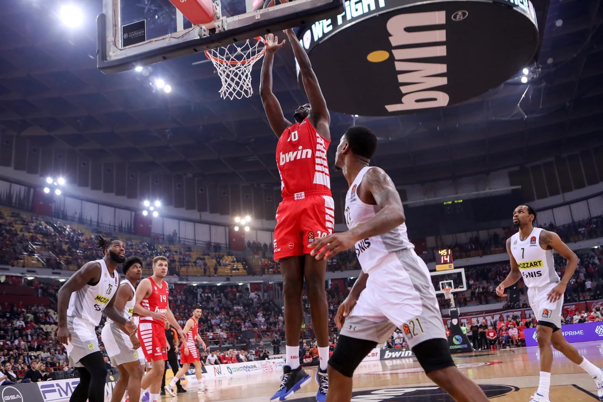 L’Olympiakos Le Pirée se reprend, le Real Madrid enfonce l’Anadolu Efes