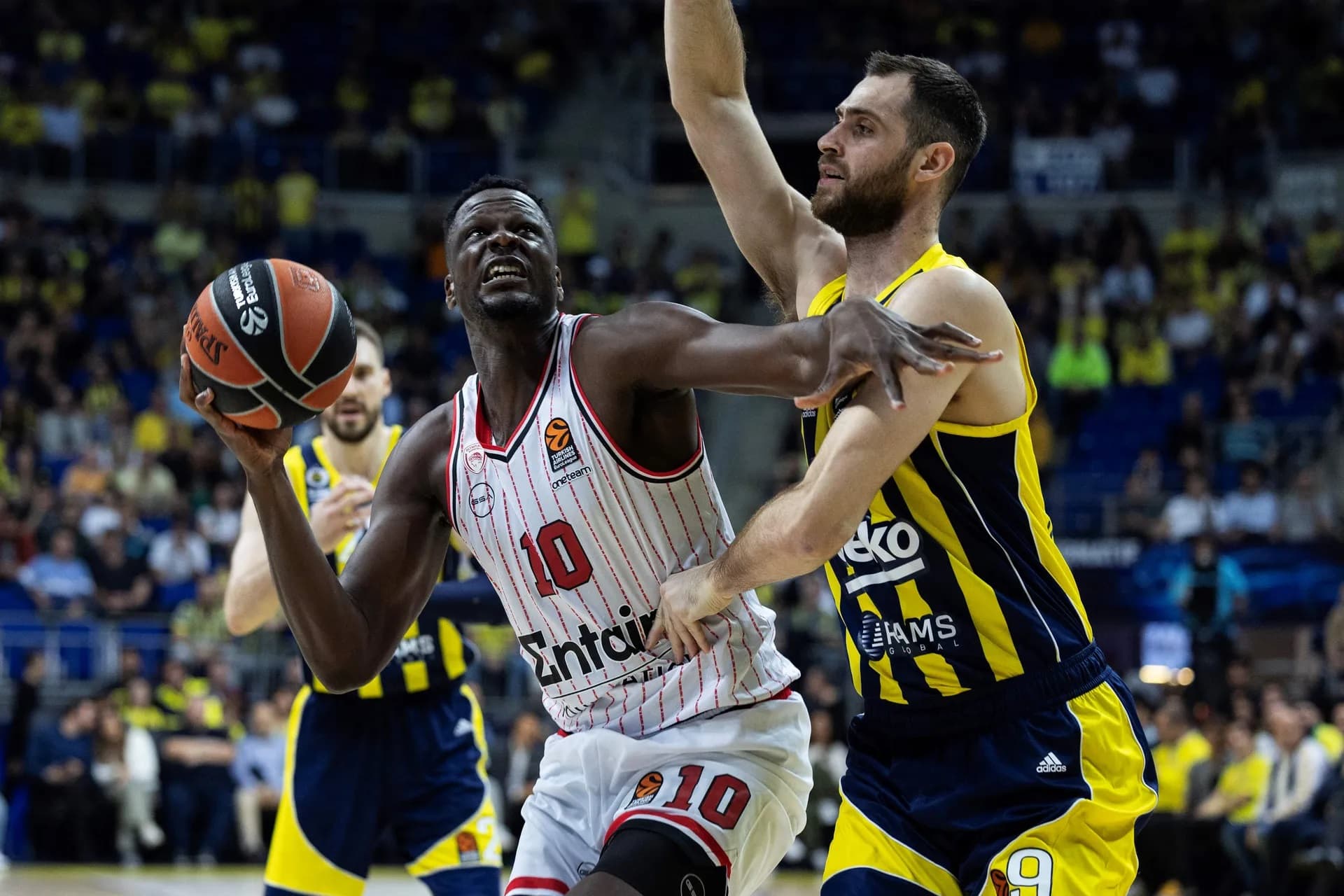 Moustapha Fall en triple-double face au PAOK Salonique