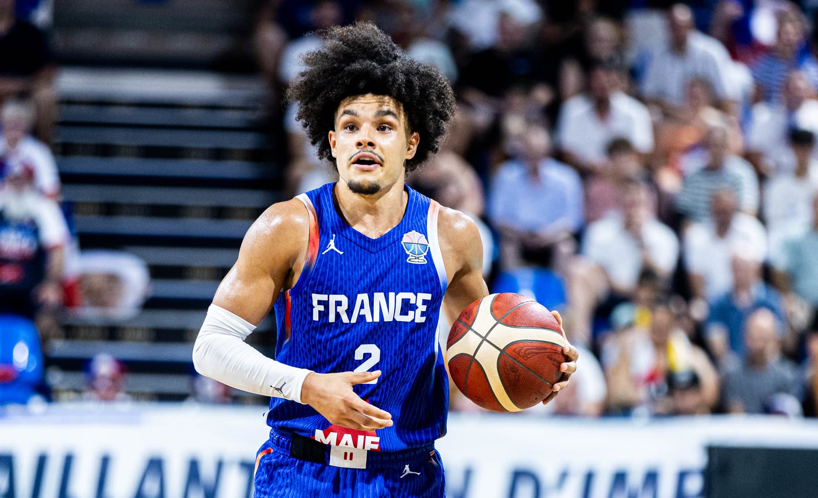 Nadir Hifi remplace Matthew Strazel pour l’EuroBasket 2025 !