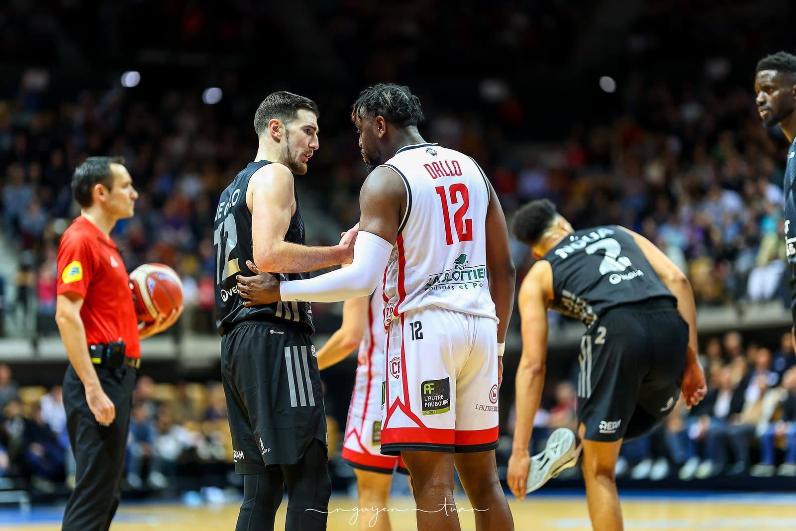 Nando De Colo victime d’une contracture au mollet et forfait contre l’Olympiakos