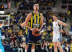 Nando De Colo lors du derby contre l'Anadolu Efes Istanbul