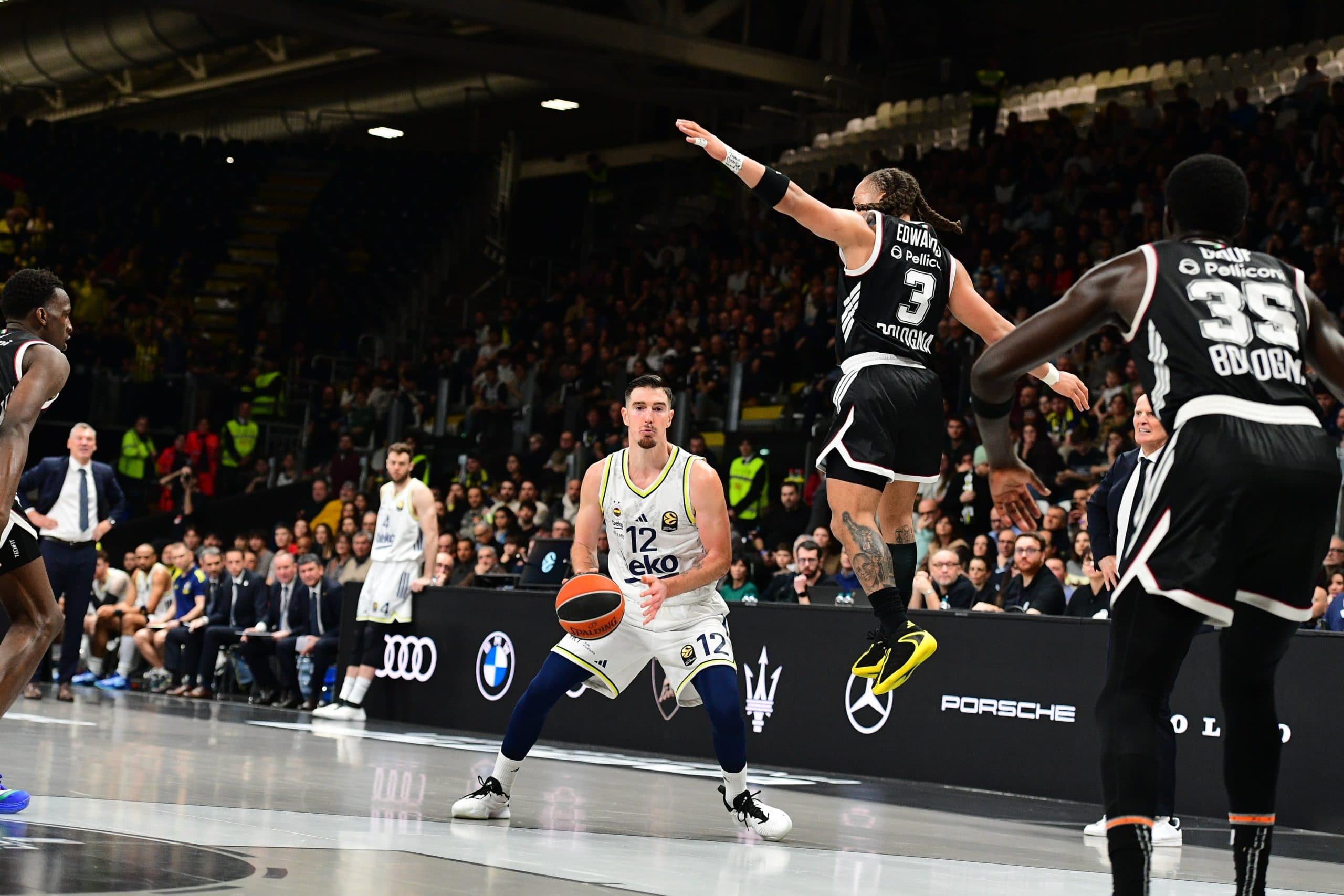 Encore précieux, Nando De Colo confirme avec le Fenerbahçe à Bologne
