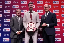 Nando De Colo et Andreas Zagklis succèdent aux Demoiselles de Clermont.