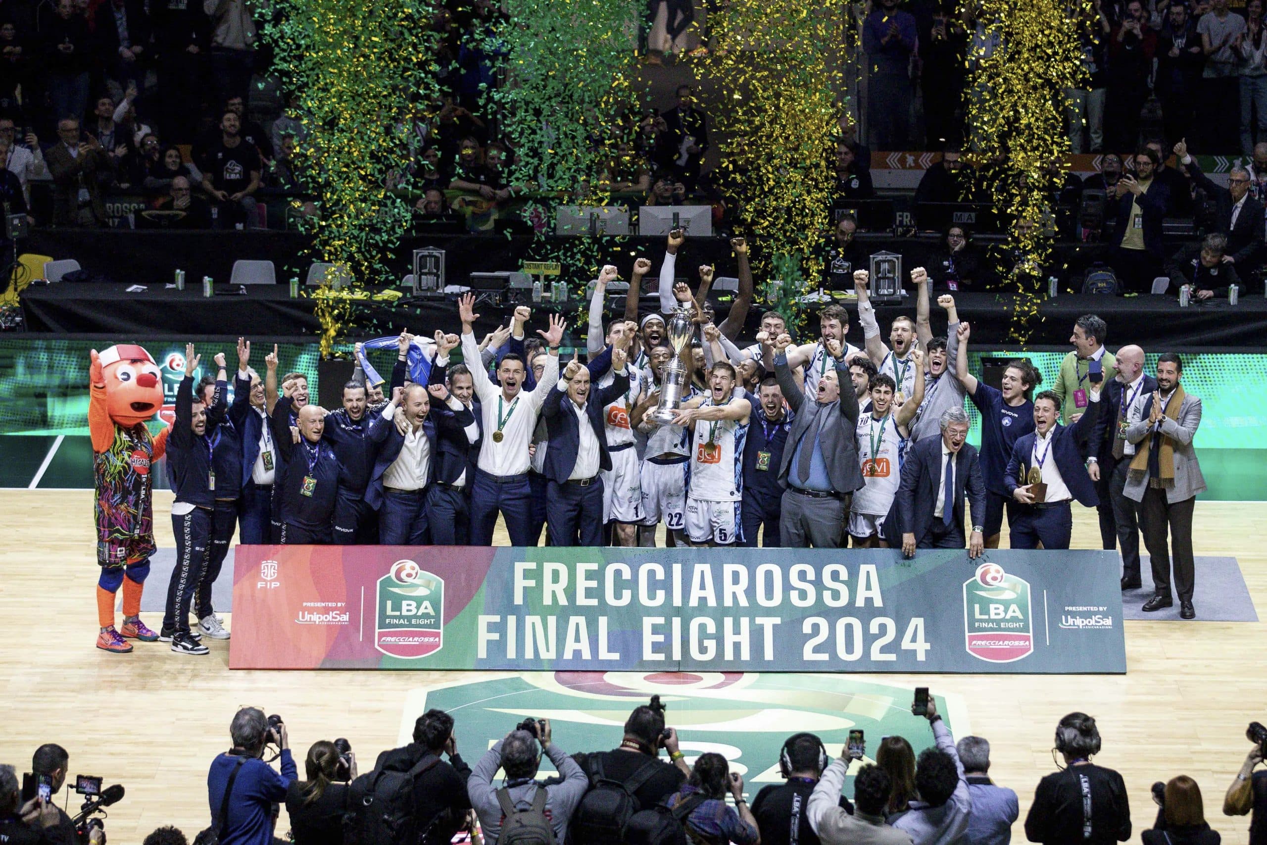 Naples bat Milan en finale du Final 8