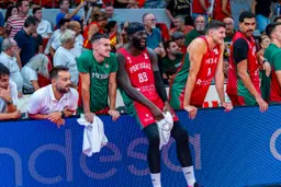 Neemias Queta, ici aux côtés d'Anthony Da Silva, a fait passer le Portugal dans une nouvelle dimension