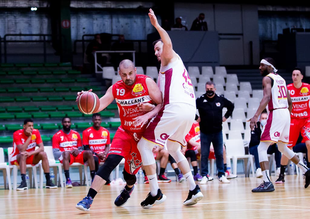 Nemanja Kovanusic passe de Challans à Avignon