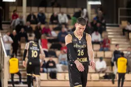 Nemanja Nedovic attendent toujours leurs derniers salaires, lui et ses coéquipiers réfléchissent à une grève alors que la situation avance péniblement en coulisses