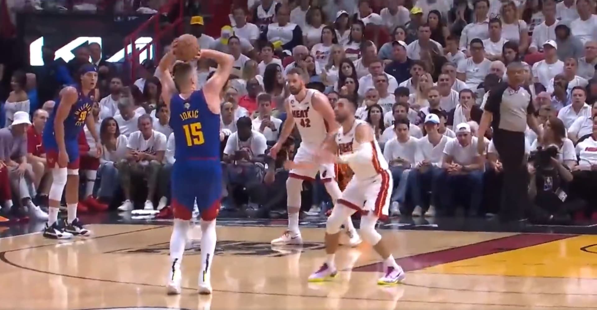 Denver déroule à Miami pour le match 3