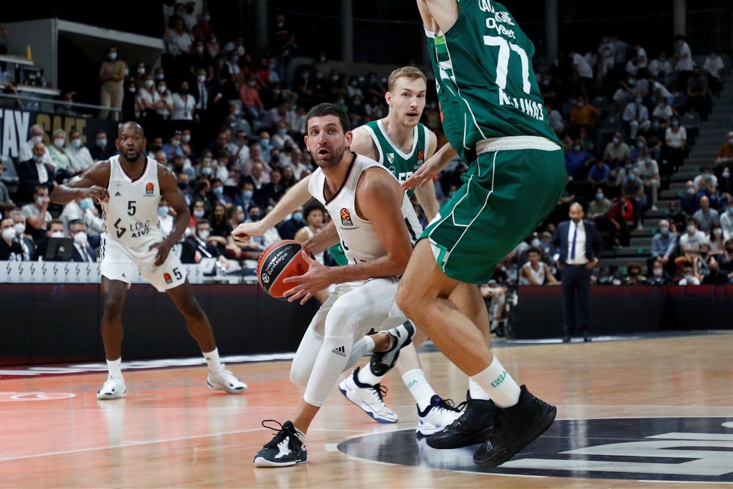 Okobo et l’ASVEL en démonstration contre Kaunas