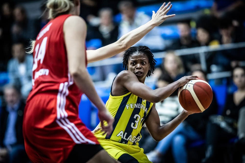 Olivia Epoupa passe du Fenerbahçe à Sopron