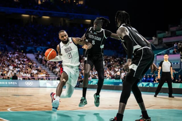 Brillant face à LeBron, l’ancien roannais Nuni Omot improbable star des JO : « Je ne suis pas censé être ici »