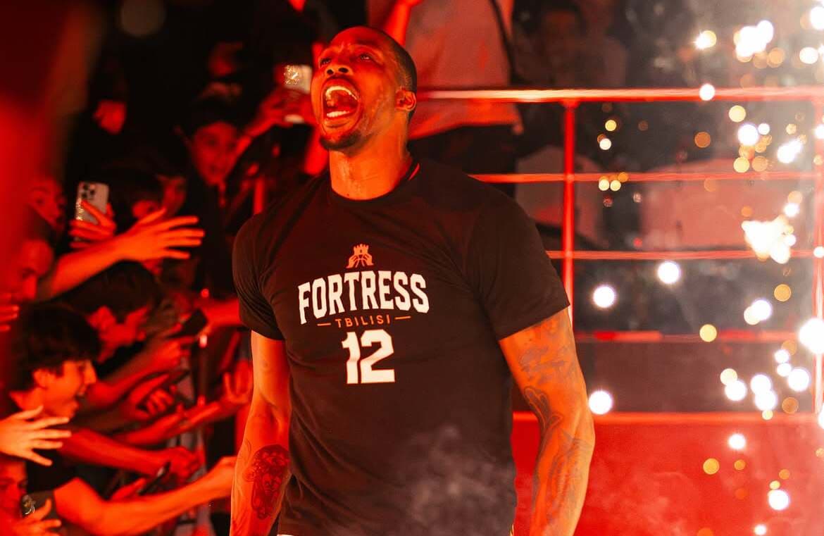 À 40 ans, Dwight Howard a lancé son aventure géorgienne sur les parquets
