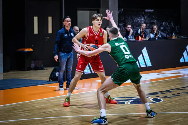 Qui est Baptiste Chauveau, ce jeune Français, cousin d’un international, qui évolue avec les U18 de… Milan ?