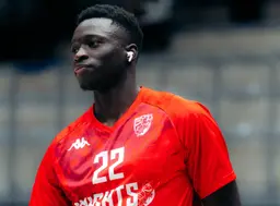 Ousmane Kaba a réussi une claquette sur le buzzer lors de Tours - Fougères