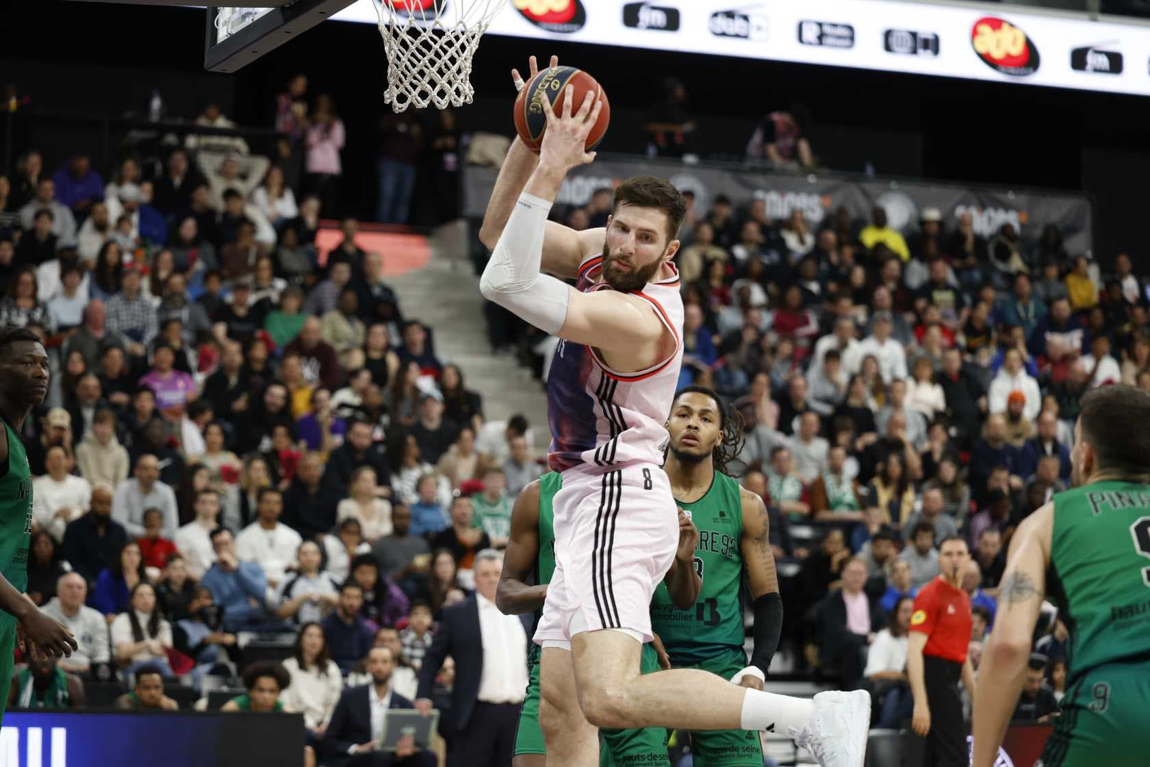 Paris corrige Nanterre : un 3e derby remporté en autant de duels !