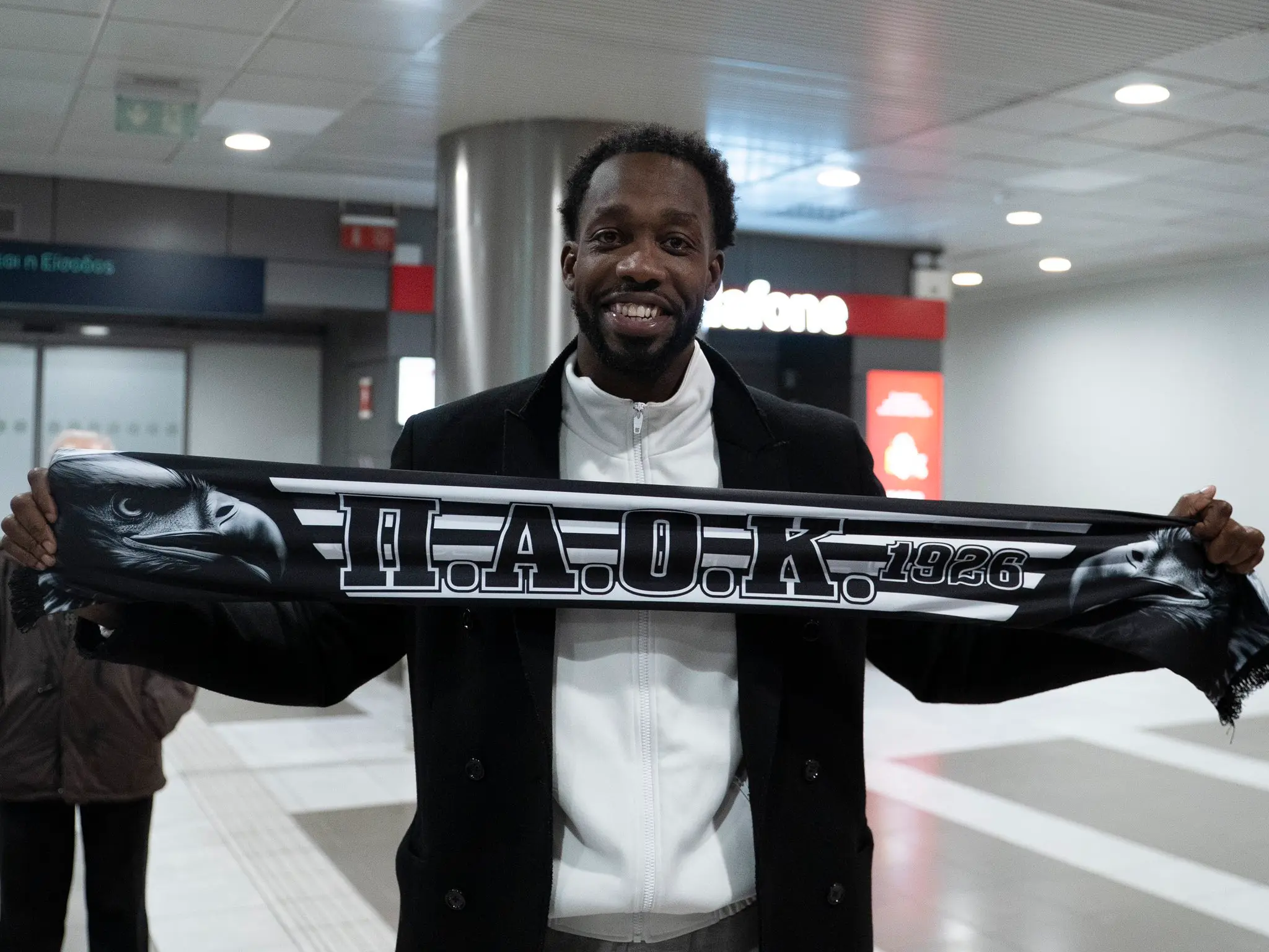 Patrick Beverley retourne en Grèce 15 ans après, alors qu’il fait l’objet d’une enquête aux Etats-Unis