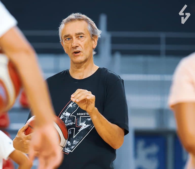 Pierre Vincent de retour à la tête des Bleues ? « Si on me le propose, j’y réfléchirai »