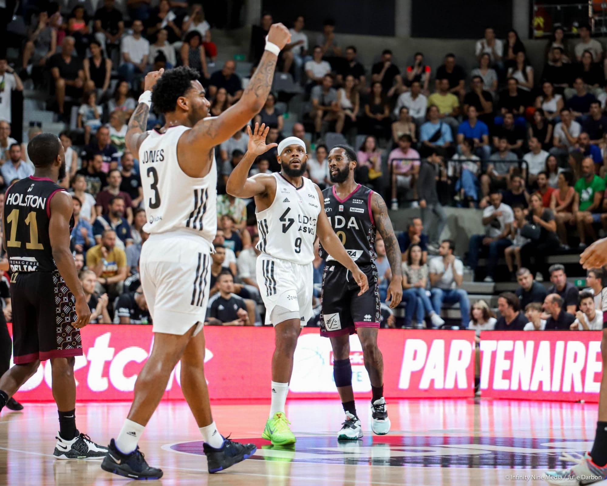 Portée par sa ligne arrière, l’ASVEL se rapproche de la finale