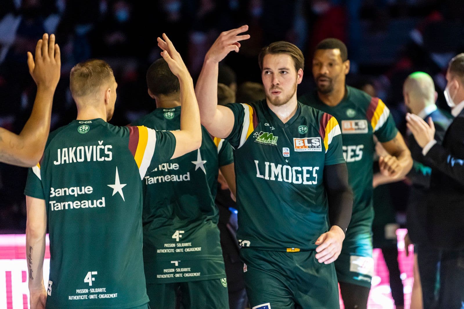 Pour Hugo Invernizzi, « il va y avoir une ambiance un cran au-dessus » à Beaublanc en playoffs