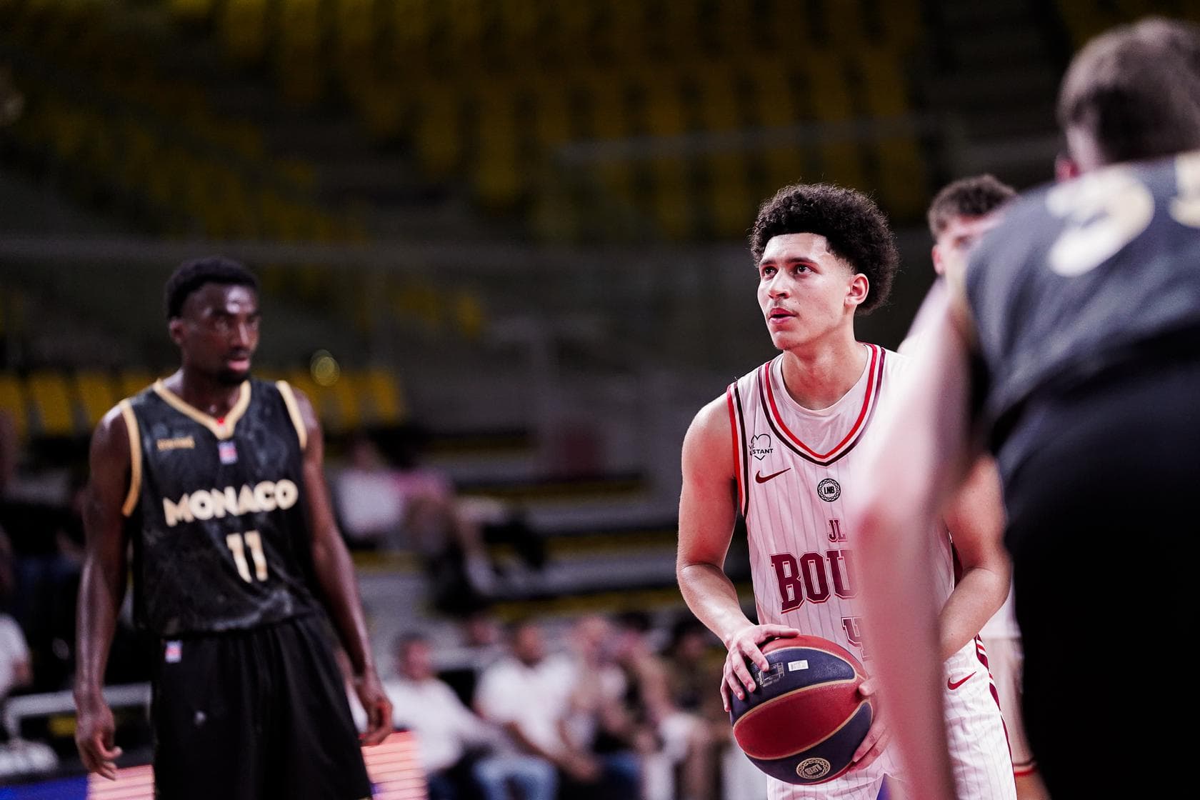 Isaac Guedegbe prend feu et Bourg, tenant du titre, Bourg écarte Monaco au Trophée du Futur