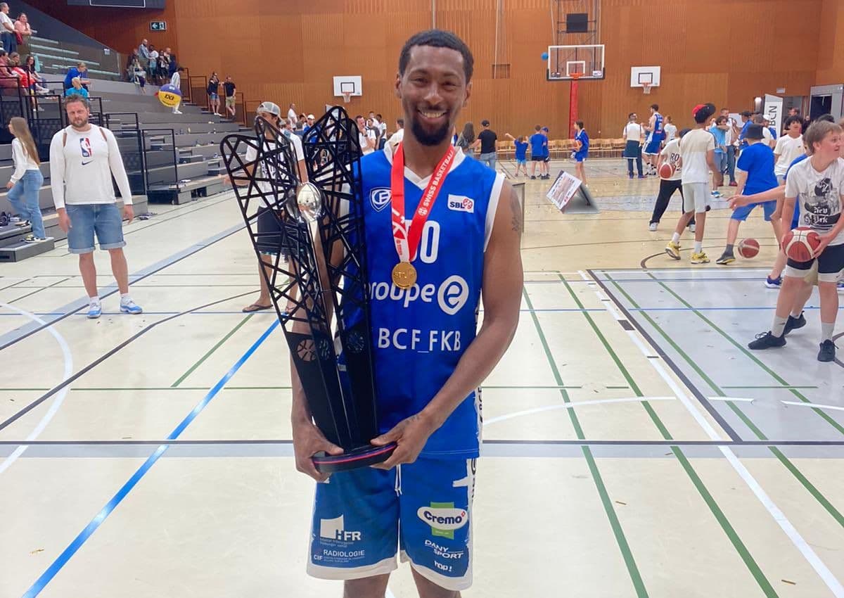 Raijon Kelly champion de Suisse avec Fribourg
