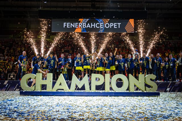 Gabby Williams et Iliana Rupert remportent l’EuroLeague féminine, Fenerbahçe sacré pour la 3e fois !