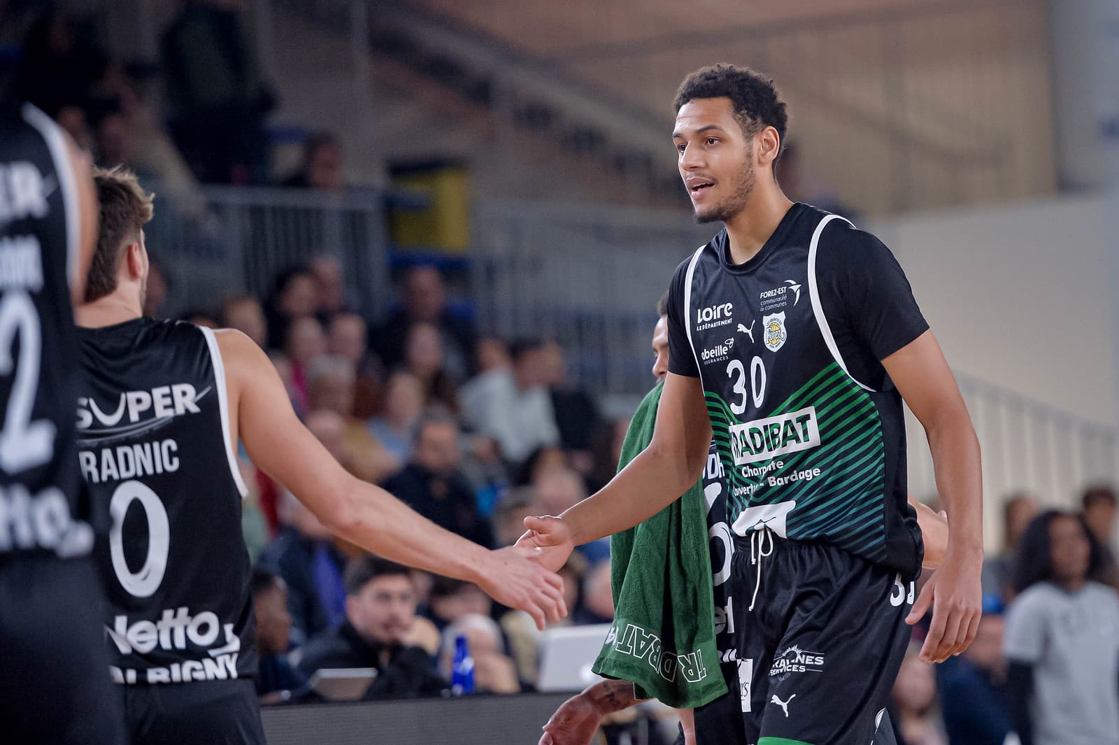 Raphaël Djasrambaye quitte Feurs et rejoint Toulouse avec Romain Tillon