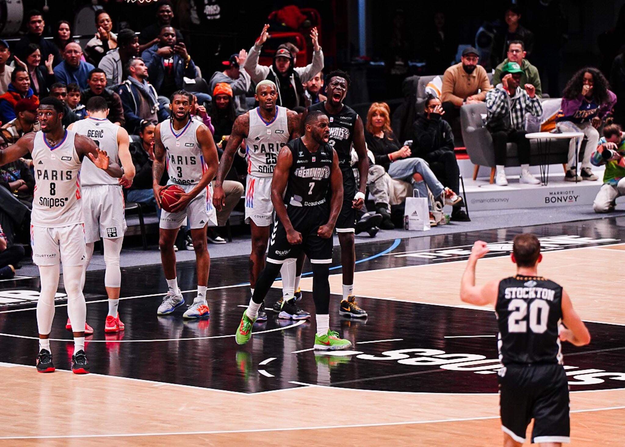 L’Élan Béarnais se donne de l’air en résistant au Paris Basketball