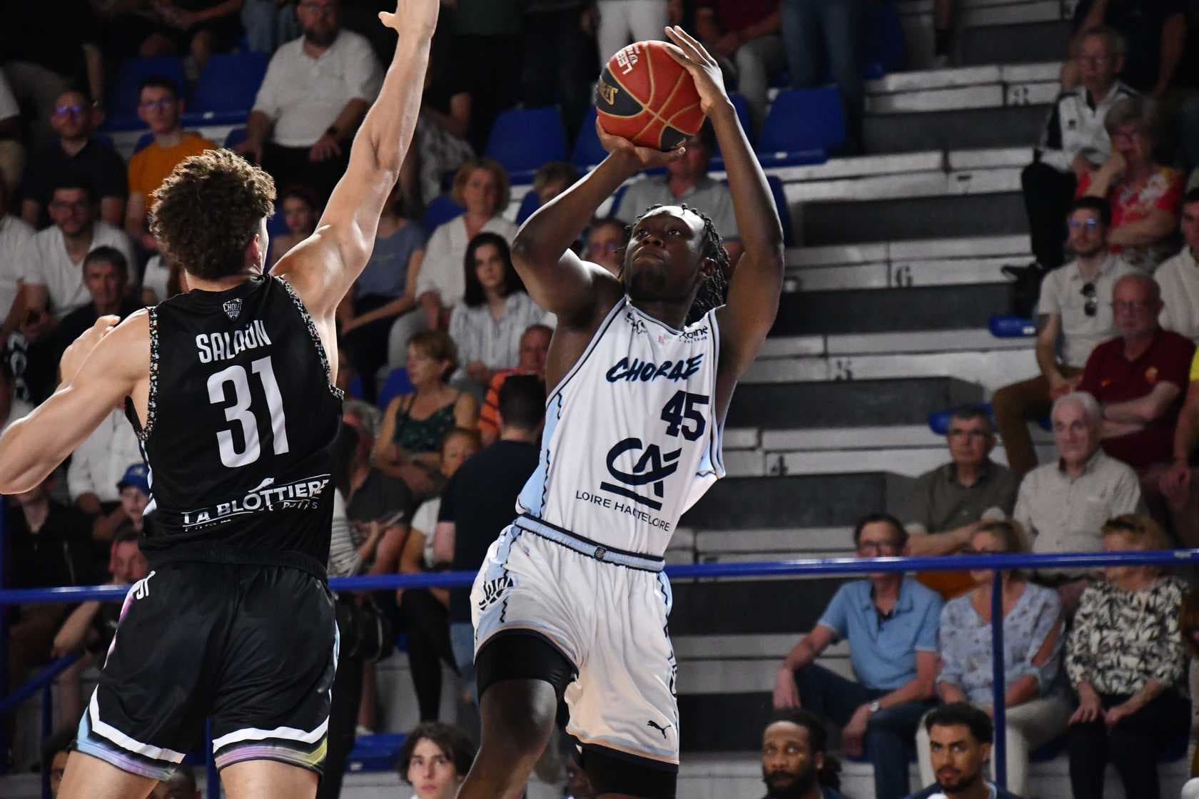 Sekou Doumbouya (33 points) entretient l’espoir de maintien de Roanne, vainqueur de Cholet