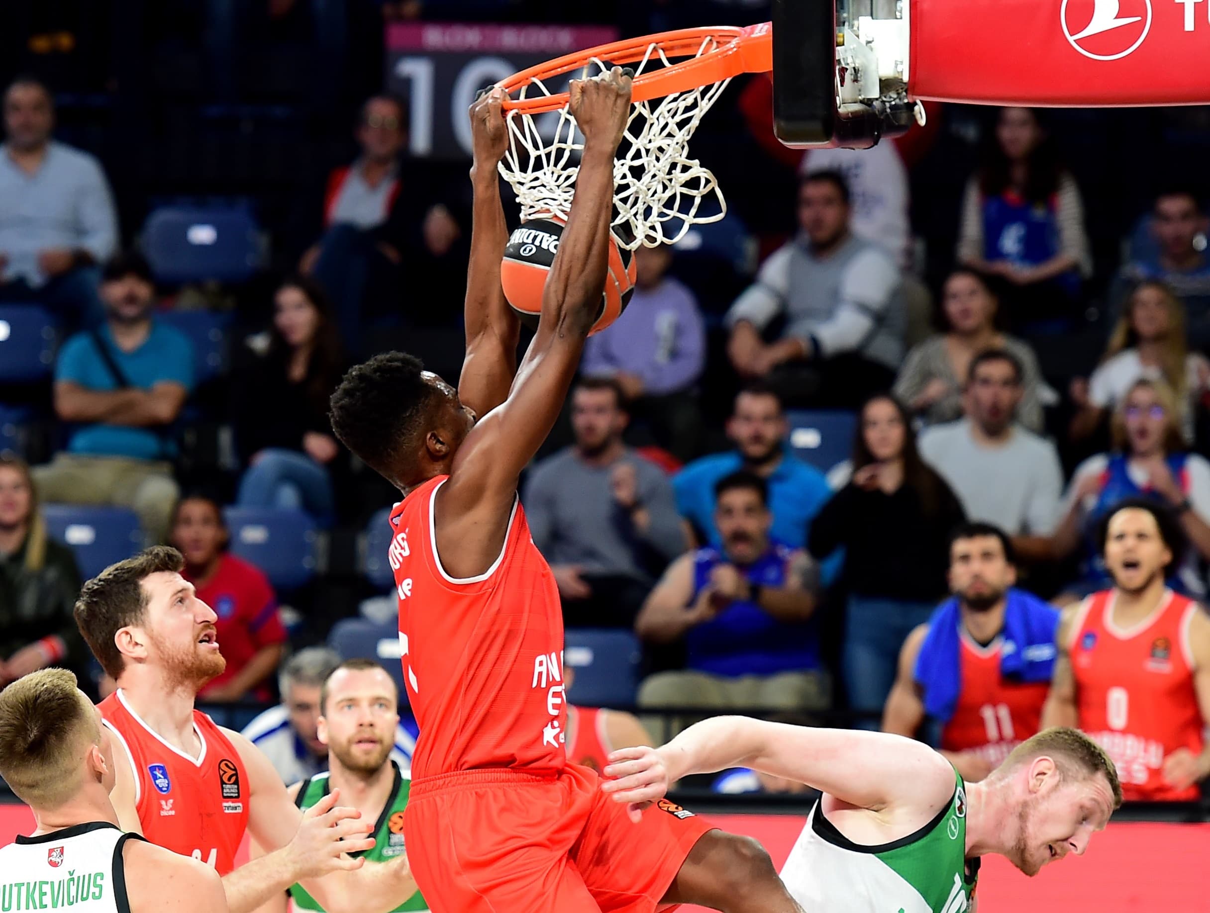 Rodrigue Beaubois (20 points) porte encore l’Anadolu Efes