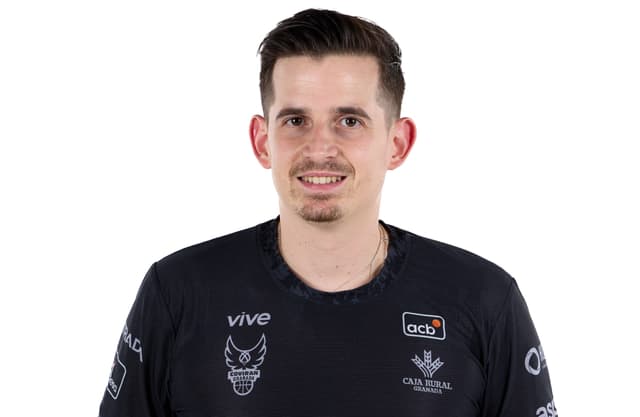 Dernier de Liga Endesa, Grenade, le club de Jonathan Rousselle et William Howard, change de coach