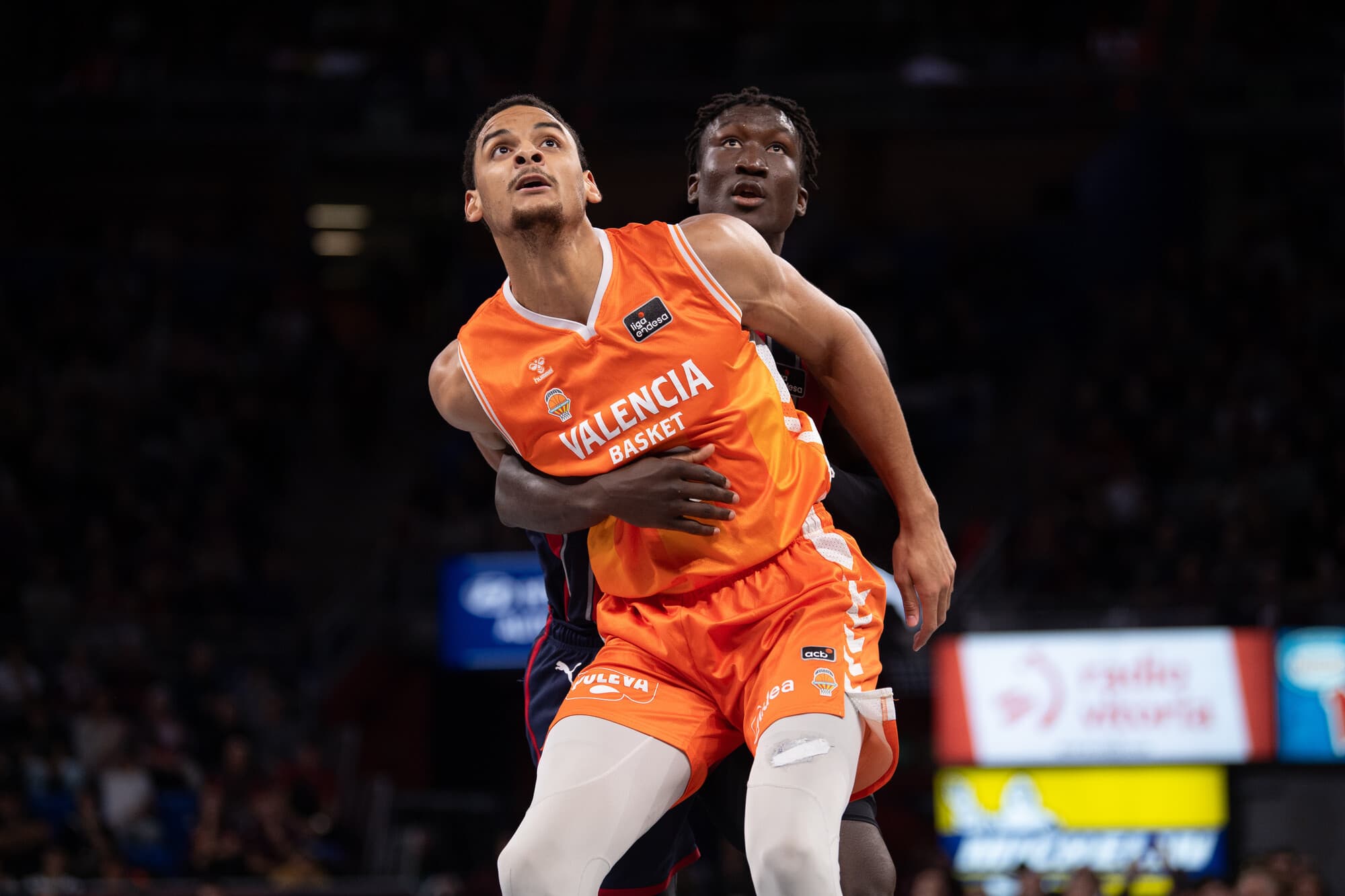 « C’est fantastique qu’il prenne confiance » : après un long creux en EuroLeague, Neal Sako sort de sa boîte contre Paris !