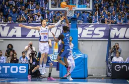 Clément Frisch en défense lors de la victoire de Baskonia à Burgos