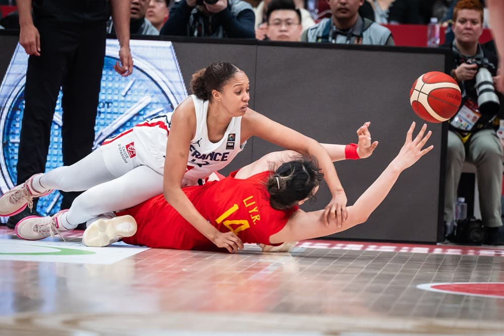 Les Bleues victorieuses de la Chine grâce à « quarante minutes de rouleau-compresseur »