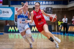 Sara Roumy lors de son premier match d'EuroCup, contre Szekszard