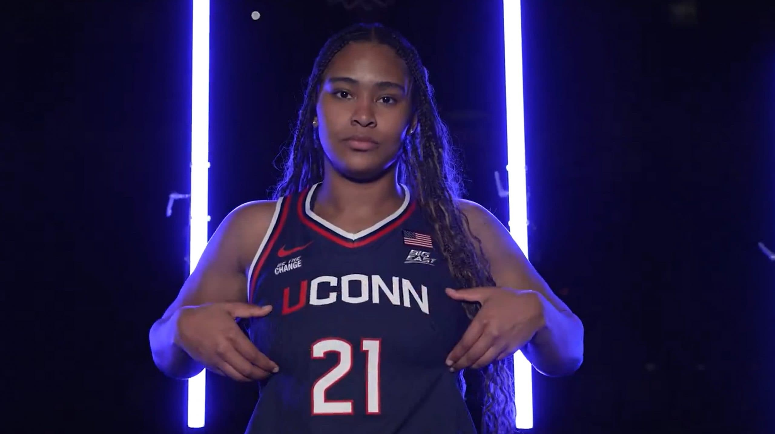 La Franco-Américaine Sarah Strong (22 points et 17 rebonds) mène UConn au Final Four