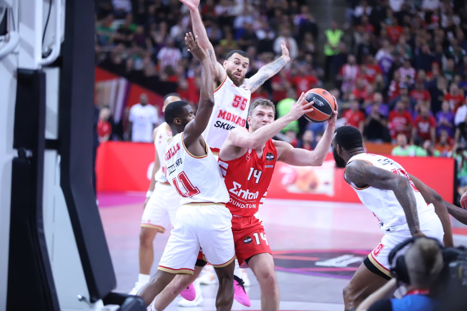 L’Olympiakos officialise le retour de Sasha Vezenkov