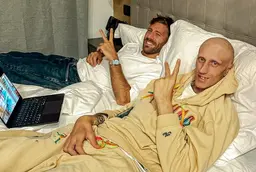 Achille Polonara aux côtés du journaliste Nicolò De Devitiis