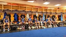 Le vestiaire de l'équipe de France après la finale perdue contre Team USA