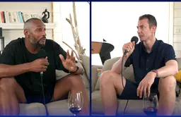 Boris Diaw, ici dans son canapé pour répondre à Nicolas Lang