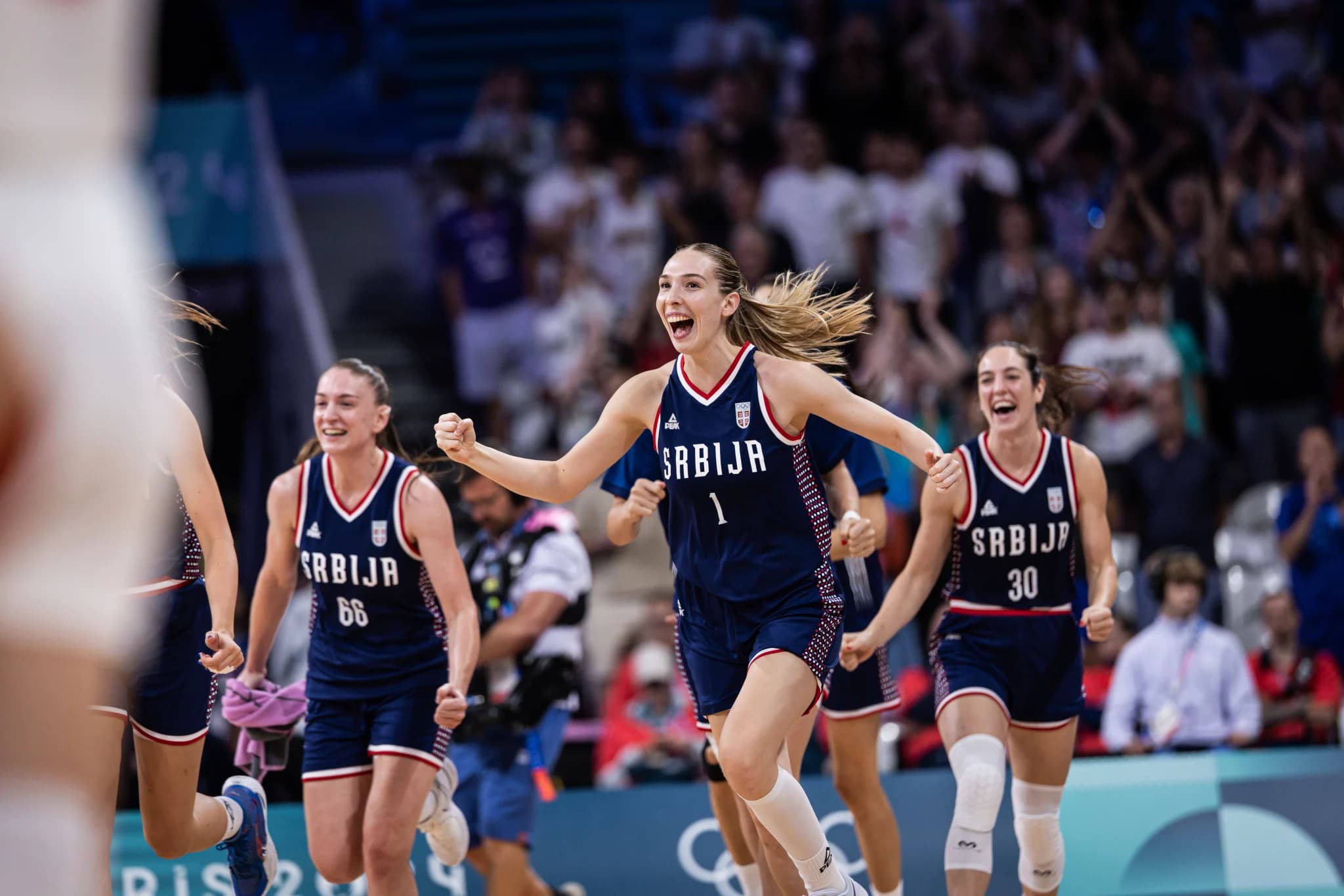 L’Espagne s’en sort encore de justesse, la Serbie corrige la Chine