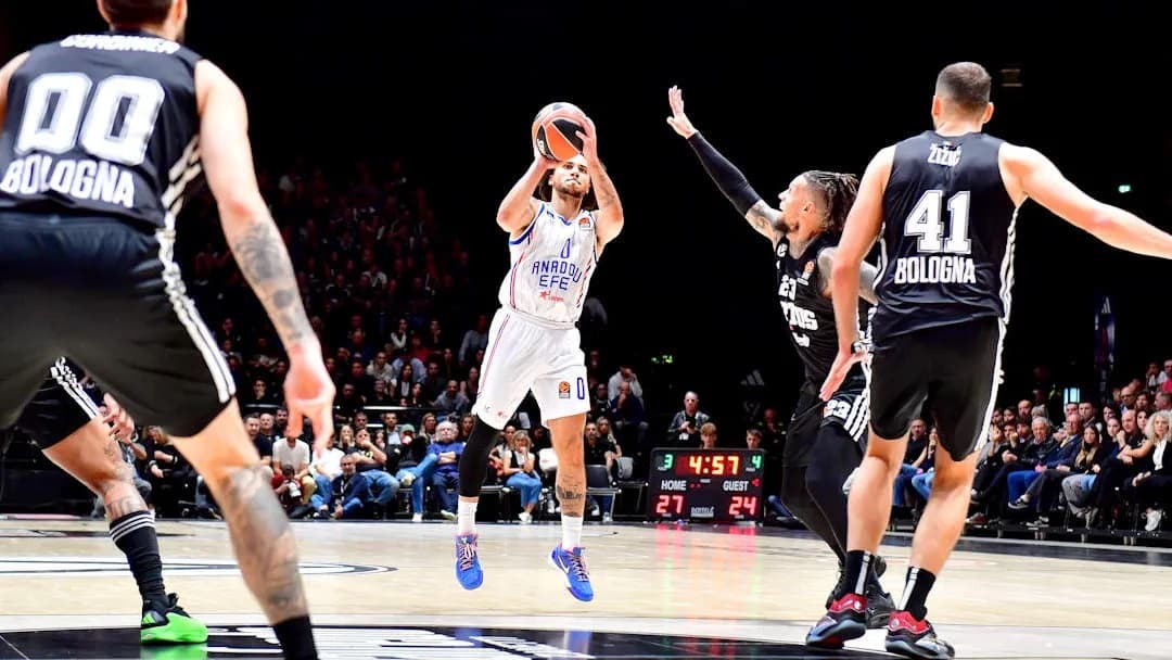 Cordinier et la Virtus battus par l’Anadolu Efes de Poirier et Beaubois
