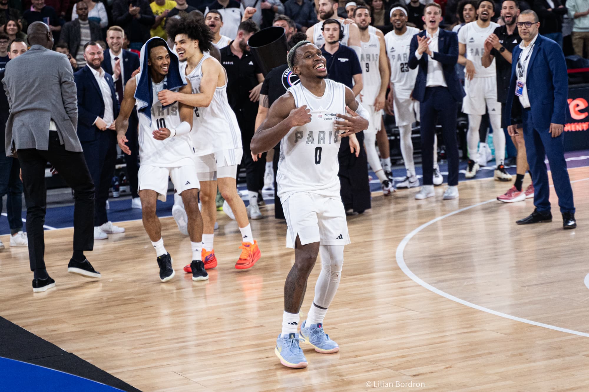 T.J. Shorts fait coup double avec le MVP du mois de février