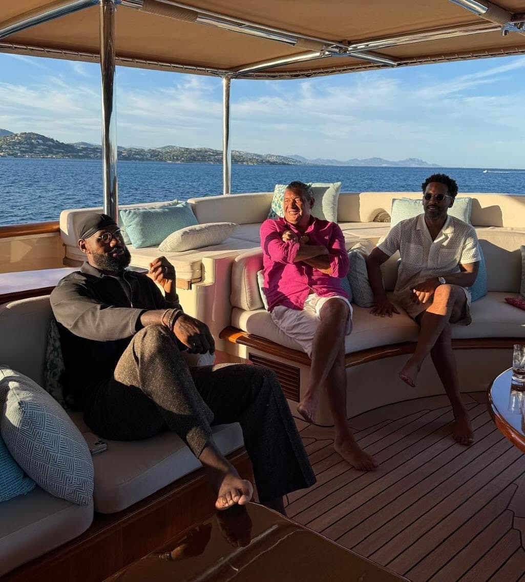 5 milliards, un yacht à Saint-Tropez et une photo virale : LeBron enflamme la toile et fait trembler la NBA en plein été