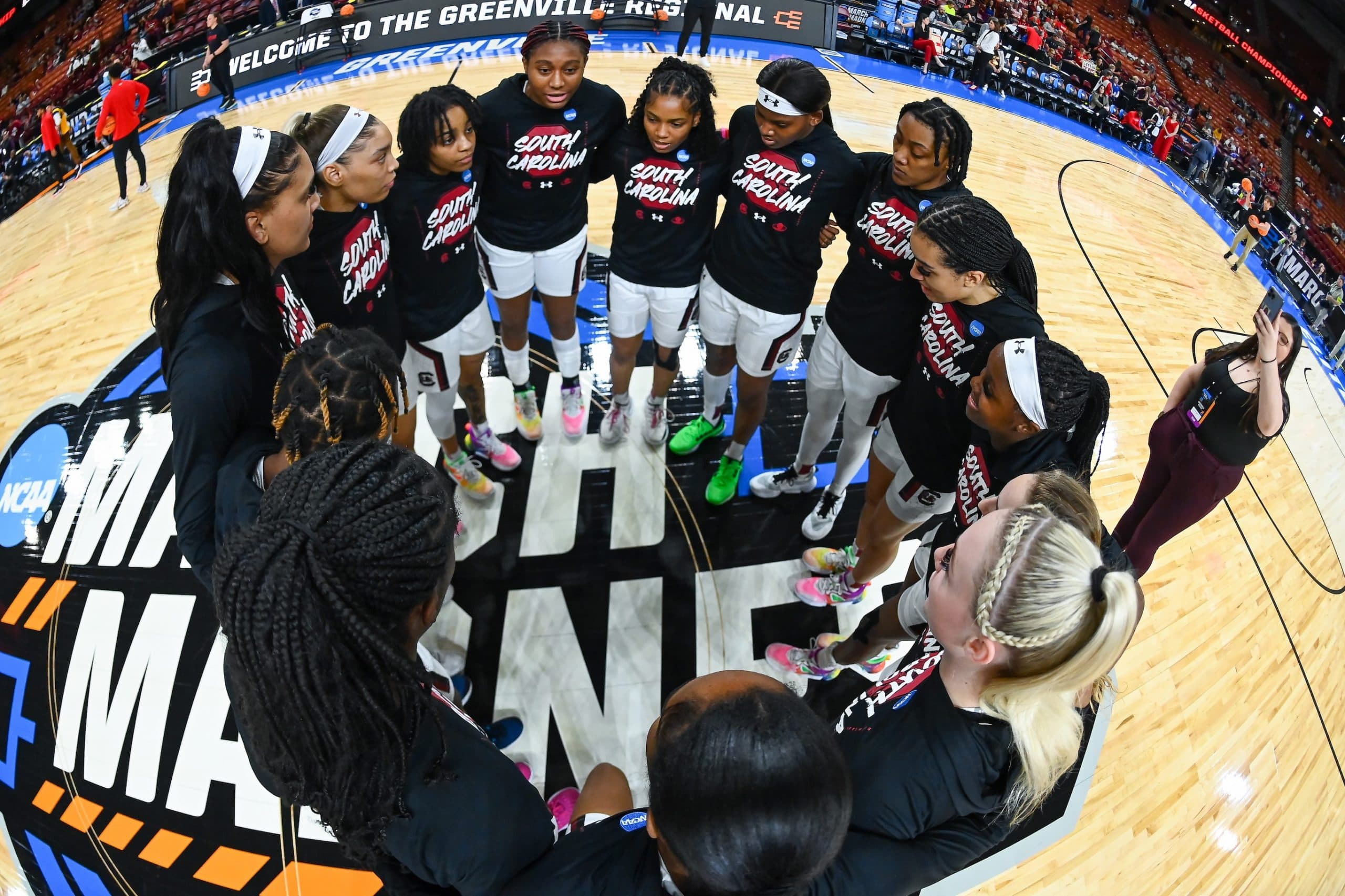 Le match d’ouverture de la saison de NCAA féminine aura lieu à Paris