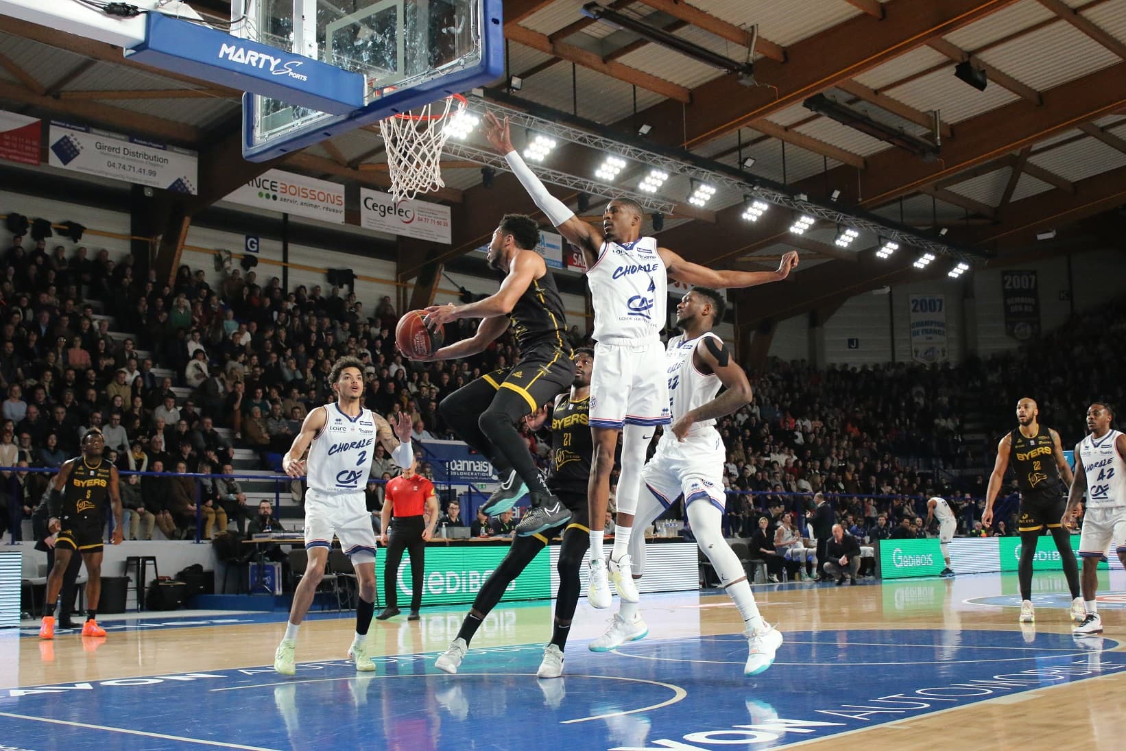 Fos débloque son compteur à l’extérieur en l’emportant à Roanne