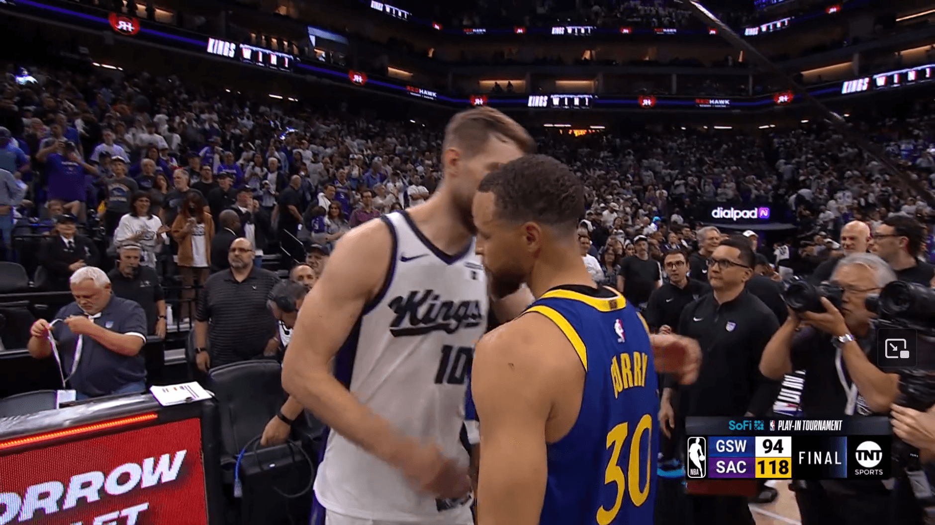 Les Lakers de LeBron James se qualifient pour les playoffs, les Warriors de Curry éliminés en en play-in